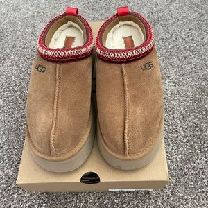 Ugg tazz platform flats size 9 chestnut